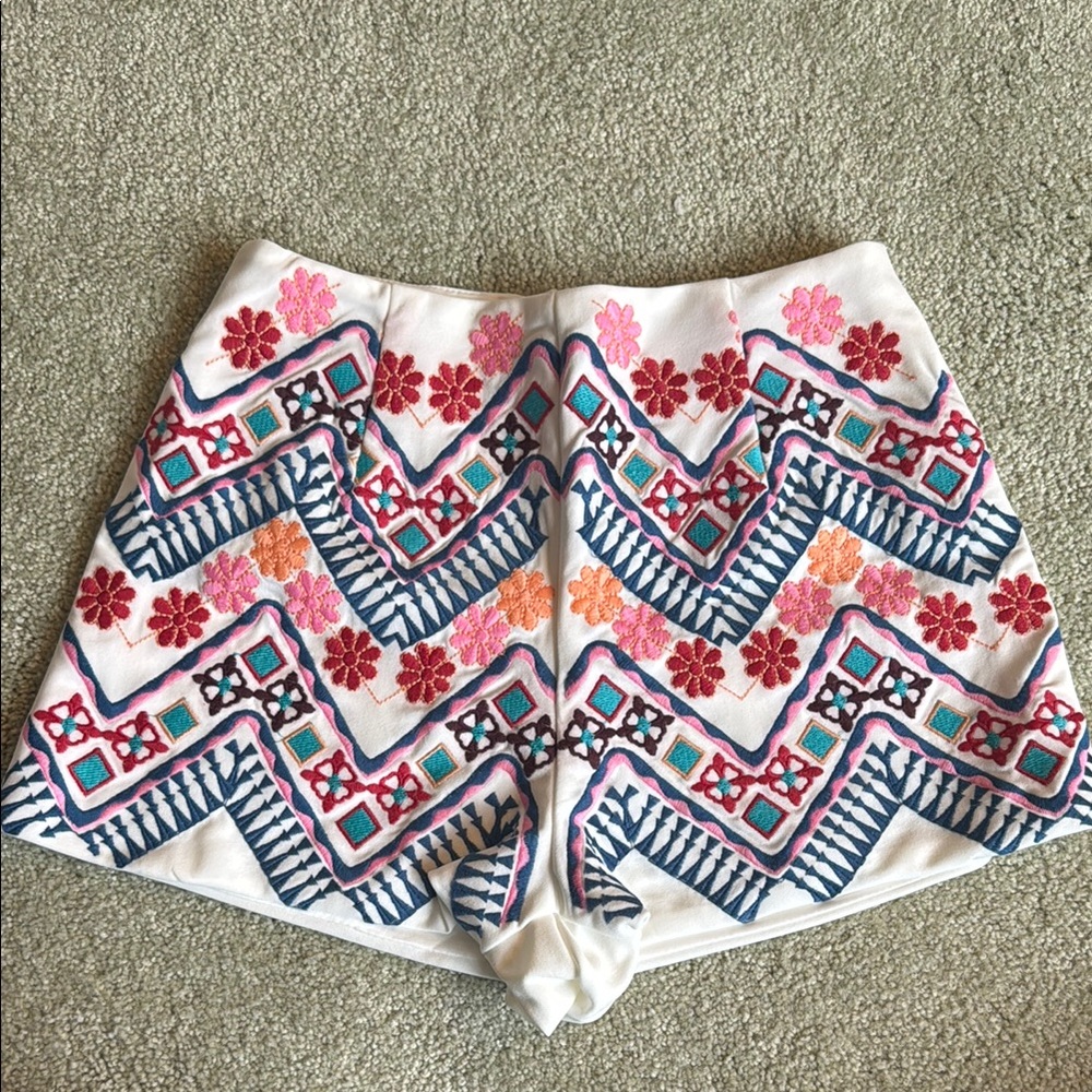 Lulus Boho White Embroidered Shorts Size S
